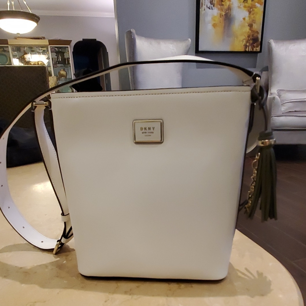 Dkny women leather white and olive green tassel an